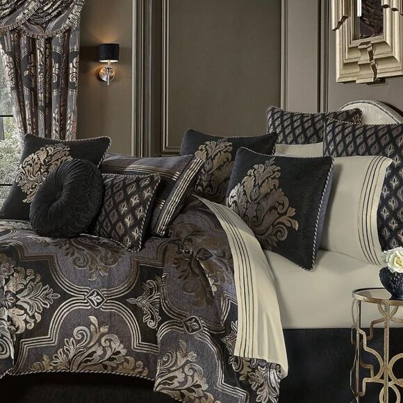 J Queen Other - J Queen Savoy 4 Pc Chenille Damask Comforter Set Pewter King
